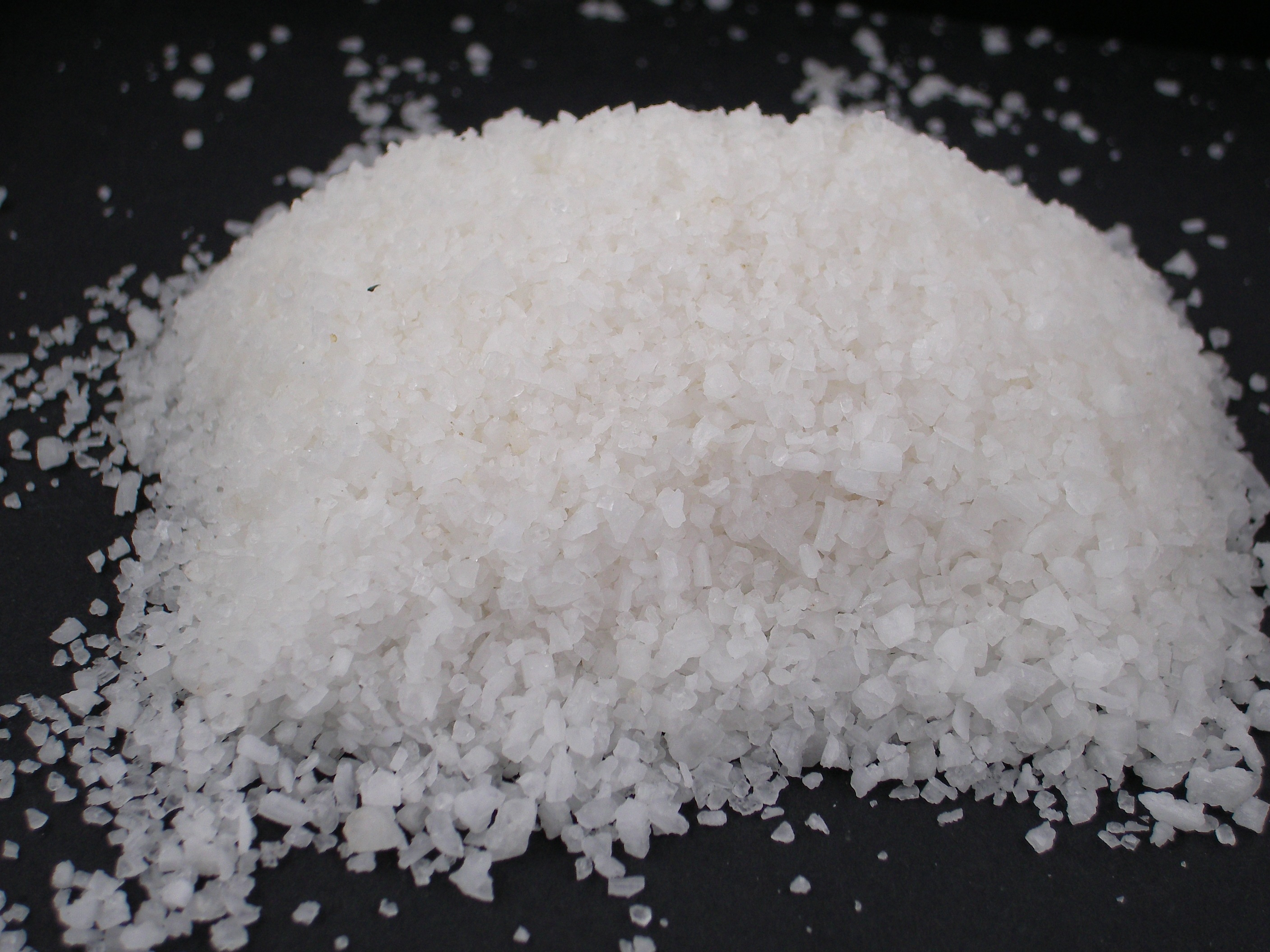 جنگ و جدال بر سر نمک: آیا پرهیز از آن ضرورت دارد؟ فواید نمک دریا